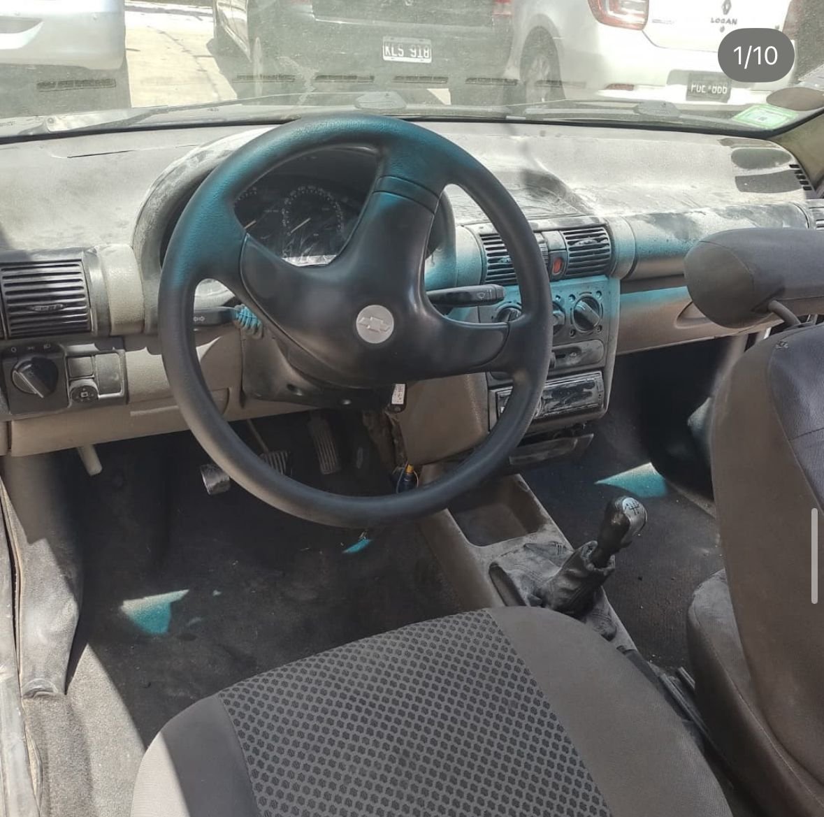 Antes de limpieza integral - interior Volkswagen Gol sucio manchado polvoriento